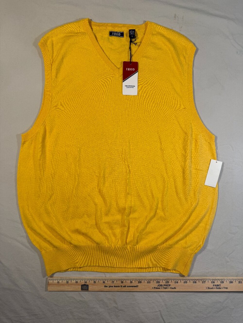 IZOD Mens XL NWT Yellow V-Neck Fieldhouse Classic Sweater Vest Holiday Gift